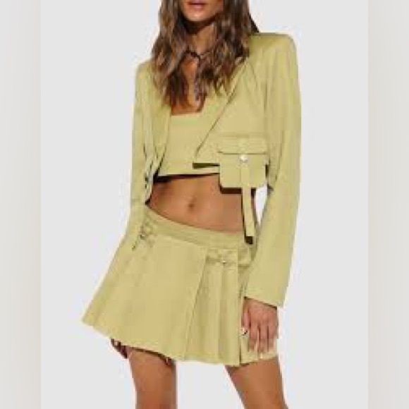 By.Dyln Velah Top Light Khaki NWT Medium - Picture 6 of 8